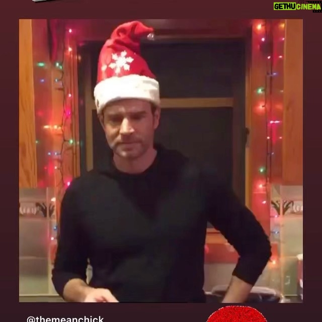 Marika Domińczyk Instagram - Merry Christmas 🎄. Here it is …again. It’s my fave ♥️ @scottkfoley Wishing you all a stress free normal-ish #holiday it’s been a weird time and i hope you all are all right ♥️🎄💯 #love #light #merrychristmas
