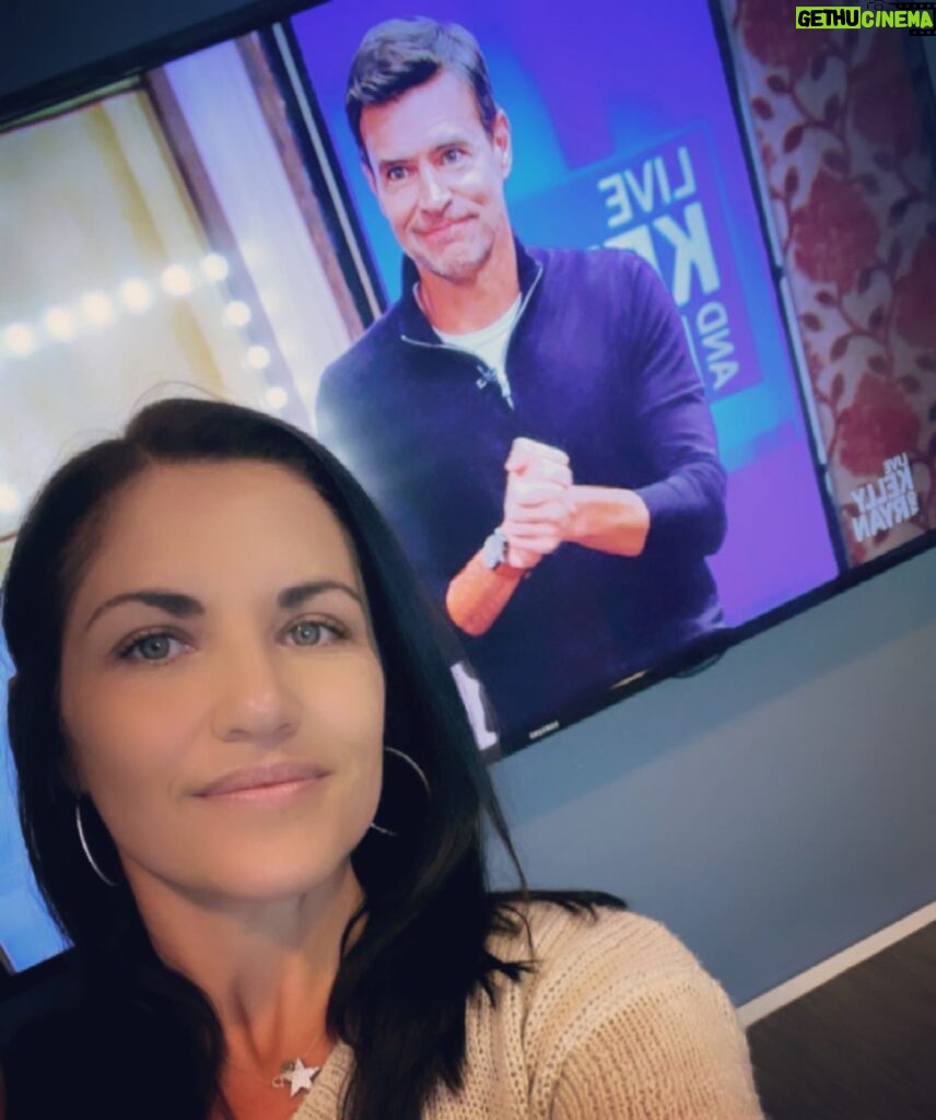 Marika Domińczyk Instagram - Tagging along with @scottkfoley for @bigleapfox #press today. first up- @livekellyandryan 🙌🏼💕watch the show tonight!! #thebigleap On @foxtv 9pm 😘😘😘 You will not be disappointed ☺️