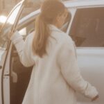 Marilou Instagram - La vérité c’est que j’ai toujours eu beaucoup de difficulté à garder ma voiture propre. C’est devenu incontrôlable quand je suis devenue mère 😅   Mais dernièrement je me suis liée d’amitié avec la maman d’une amie de Rose qui est la définition même de la mère organisée et qui, au lieu de me faire sentir poche, m’a vraiment motivée à m’améliorer au niveau organisationnel.    Je lui ai demandé de m’aider à organiser mon Palisade (aka ma deuxième maison) et ça fait déjà plusieurs semaines que je le maintiens comme ça et c’est incroyable la différence… en plus de motiver mes filles à se ramasser!   Alors on a fait une petite vidéo (mes préférées à regarder!), en espérant que ça vous donne le goût 🫢🤍