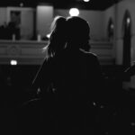 Marilou Instagram - Photo dump de tournée. 1. Un soundcheck quand ton drummer est photographe 2. Ma chanson préférée de tous les temps 3. Quand une affiche de dépanneur t’inspire un petit Photoshop de route (😂😂) 4. Nouveau piano-cadeau 🎹 5. Si la version de moi-même qui a écrit cette chanson en 2020, le cœur en décomposition, pouvait voir ça… 6. La bienveillance incarnée 7. Comme la numéro un 🤍