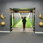 Mariloup Wolfe Instagram - Qu’est-ce qu’on ferait pas pour ses enfants?! 😜⚽️ @mirowolfe @tottenhamhotspurstadium