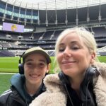 Mariloup Wolfe Instagram - Qu’est-ce qu’on ferait pas pour ses enfants?! 😜⚽️ @mirowolfe @tottenhamhotspurstadium