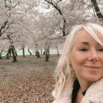 Mariloup Wolfe Instagram - Aujourd’hui sous la pluie, j’ai découvert la magnifique ville de Washington où les cerisiers étaient tous en fleur! 🌸 Vive le printemps! Ce qui m’a aussi marqué c’est le nombre et la beauté des bâtiments historiques. En plus que tous leurs musées sont sur la même rue et sont gratuits!!!!! C’est-tu pas merveilleux!!! Toute cette journée de découverte dans le but de venir présenter mon film Cœur de Slush invitée par le Bureau du Québec à Washington dans le cadre du mois de la francophonie! Merci pour cette belle invitation!!! 💙