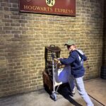Mariloup Wolfe Instagram - Même si c’est mon métier que de faire des films, je trouve toujours très impressionnant de voir l’envers du décor de films. Et à Londres, il est possible de visiter les studios où ils ont tourné tous les Harry Potter! Un monde vraiment impressionnant d’imagination, de création, de grandiose… juste wow! 🧙🎬🕯️🧹🪄✨