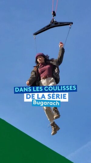 Marilyn Lima Instagram - Découvrez les coulisses de la série #Bugarach réalisée par Fabien Montagner. 🎬

Le tournage de cette série s’est effectué en deux parties. Les scènes intérieures ont été tournées dans les studios de France 3 Occitanie à Toulouse. Quant aux scènes extérieures, elles ont été réalisées à Quillan, au Pic de Bugarach, dans l’Aude et même... au Canada. 😱

Certaines scènes que vous voyez dans la série ont été tournées sur mur Led et sur fond vert aux studios de Provence à Martigues. 

Au total, environ 230 scènes ont été réalisées avec une équipe d’une quarantaine de personnes. 🤗

C’est fou ! T’en penses quoi ? 🤔

[PS : la série est toujours dispo en intégralité (et c’est gratuit !) sur la plateforme france.tv] 📲

#bugarach #occitanie #série #sérieTV #fiction #toulouse #france3occitanie #francetv #marilynlima