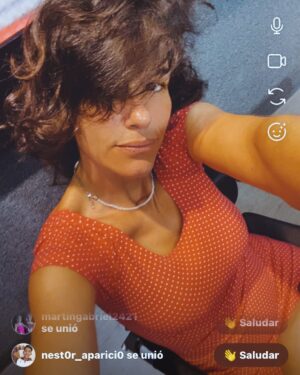 Marina Glezer Instagram - Que linda es la radio, el lunes vamos a entrevistar a @danielsantorooficial sintonía y compañía por @somosradioam530 ❤️✨🫂📻 muevan el dial 
a la AM 530, y sientan que linda sensación.