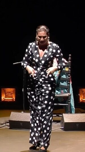 Marina Heredia Instagram - Y haber si saben poner el mundo a tus pies como yo lo hacia…… 
.
#flamenco #arte #guitarra #voz