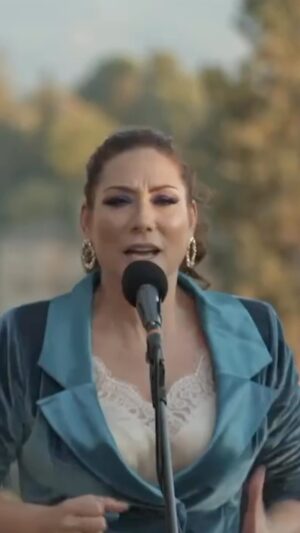Marina Heredia Instagram - Quiero verte una vez más….. @marina_heredia_oficial 

.

#granada #miradordesannicolas #arte #cante #flamenco #guitarra