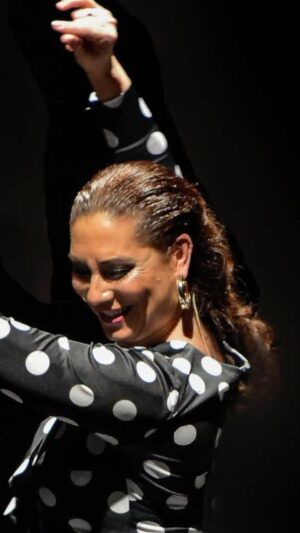 Marina Heredia Instagram - Marina Heredia en el Festival Flamenco de Nîmes
Extracto del espectáculo “En concierto” en el Teatro de Nîmes, en el marco del Festival Flamenco de Nîmes 

Jose Quevedo « El Bola » a la guitarra, 
Paquito González a la percusión, 
Y Anabel Rivera y Fita Heredia a las palmas

📸 Salah Mansouri