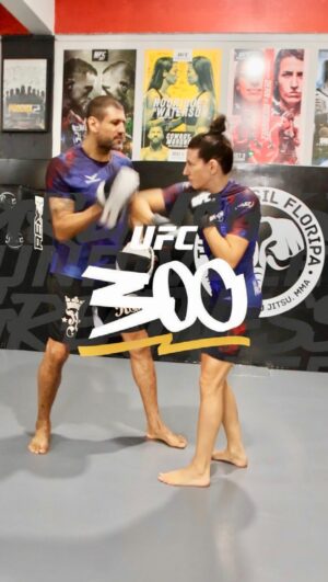 Marina Rodriguez Instagram - 🎯 #UFC300 

A special invitation for you! 🫵🏻 @ufc 

Convite especial pra você! 🫵🏻 @ufc_brasil 

Let's gooooo! 🔥🔥🔥