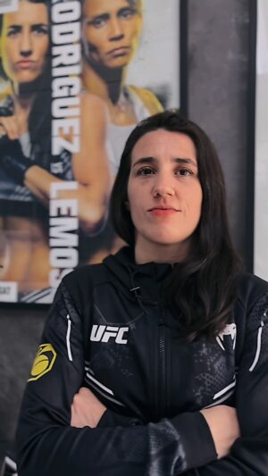 Marina Rodriguez Instagram - Nossa Atleta patrocinada pela Porto @marinarodriguezmma 💪

Quer ter a qualidade dos treinos e os resultados como a Marina? nossos produtos são a melhor escolha 🏅

Presentes nos treinos intensos da Marina e pode estar presente na sua casa ou academia 🏋️

Venha fazer um orçamento com a Porto Tatames!
.
.
.
#reels #treino #gym #ufc #luta #viral #marinarodriguez #fight #fightclub