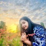 Marina Abraham Instagram - When flowers meet the sunset, magic happens ✨️ 💛 Picture click by @rohitsahniofficial 💞 #picoftheday #sunset #nature #flowers #candid