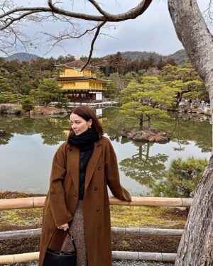 Marina Aleksandrova Instagram - И каждый раз, бросая камень в воду,
Я попадаю в центр круга…

#japan #едемдальше  #вцентрекрасоты #2024
