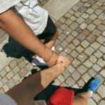 Marina Bastarache Instagram - PORTO 🍷 Voici mes tops activités, celles de plusieurs amis et aussi celles que vous m’avez partagé en story! Porto , ma ville préférée du Portugal. MA-GNI-FIQUE. Save le post ou partage à tes amis qui vont au Portugal! FOOD - Brunch: do norte cafe 🤌🏻 ou The breakfast Club - Coffee: C’alma & Cafe majestic - Health restaurant: Nola kitchen - Terrasses @espaceportocruz & bar rooftop Flores - Souper typique: adega sao nicaulo - Souper asiatique délicieux: Boa Bao 🤤 - Souper tapas: tapabento - souper: mercearia das flores ACTIVITÉS - La Cathedrale de Sé - Livraria Lello (magnifique bibliothèque, need to book online) - Mercado do bolhao pour déguster des produits de la région - Marcher sur le pont Luis I et traverser de l’autre coté de Porto pour aller sur la rue cais da ribeira: s’attabler sur une terrasse, un rooftop, boire et manger au bord du Douro. - Sunset/pique-nique jardim do morro ou jardim dos sentimentos - Nightlife: les bars sur la rue Galerias de Paris et base bar ou selena bar Notes: - No need for a car! Des bonnes chaussures ça le fait en masse dans la ville de Porto! - Prenez un appartement assez central , près de la station Sao Bento c’est idéal. - Si vous n’avez pas de voiture, prenez un day trip jusqu’à la vallée de Douro. Sinon, louez-en une, promis ça vaut la peine de se promener en voiture dans la vallée. N’hesitez pas à commenter vos endroits favoris de Porto! Stay tuned pour LISBON, LAGOS et VALLÉE DE DOURO !