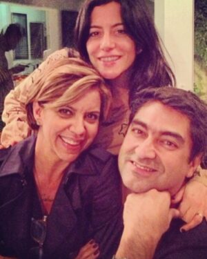 Marina Person Instagram - Eu amo um amigo❤️ 
Naquele dia em que entrei na sala dele pra passar por uma entrevista de emprego (ele era meu ídolo, e meu coração tava disparado), eu não podia imaginar q mais de 30 anos depois eu teria rodado o mundo com ele. Obrigada por fazer parte da minha vida, Fio! Feliz aniversário🎉🎊✨❤️💜🧡