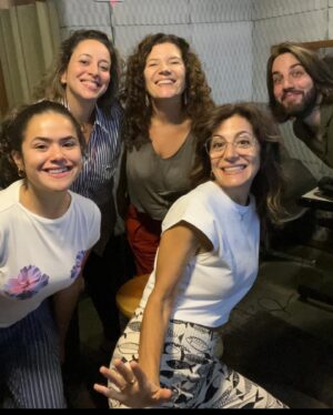 Marina Person Instagram - Quem diria que um dia eu ia trabalhar com aquela menina que tanto me fazia rir com sua espontaneidade. É uma alegria filmar com vc , porque a gente sabe que, mesmo quando o dia não tá assim tão favorável, a gente encontra uma Maisa sorrindo e pronta pro que der e vier.
Que vc continue sempre assim, iluminando tudo à sua volta, espalhando alegria e conectando o melhor de todo mundo por onde passa❣️
É uma alegria ter vc perto na vida, @maisa 
Viva você!!🎉🎉🎉🎉