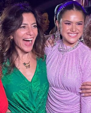 Marina Person Instagram - Quem diria que um dia eu ia trabalhar com aquela menina que tanto me fazia rir com sua espontaneidade. É uma alegria filmar com vc , porque a gente sabe que, mesmo quando o dia não tá assim tão favorável, a gente encontra uma Maisa sorrindo e pronta pro que der e vier.
Que vc continue sempre assim, iluminando tudo à sua volta, espalhando alegria e conectando o melhor de todo mundo por onde passa❣️
É uma alegria ter vc perto na vida, @maisa 
Viva você!!🎉🎉🎉🎉
