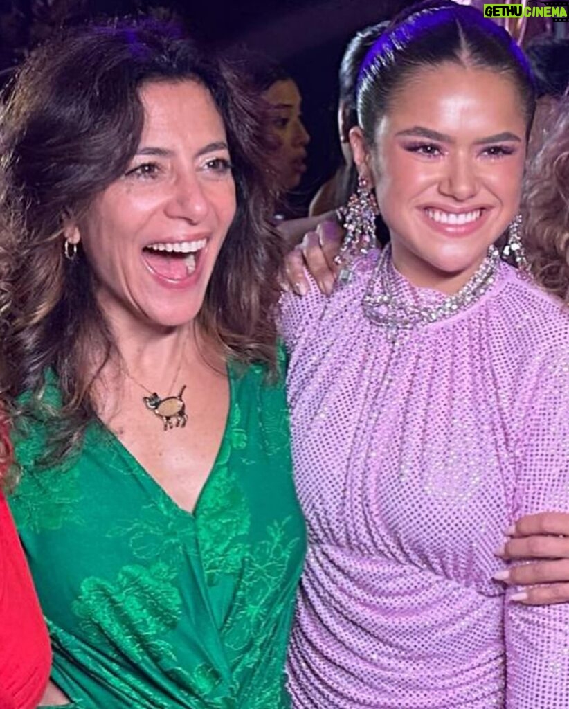 Marina Person Instagram - Quem diria que um dia eu ia trabalhar com aquela menina que tanto me fazia rir com sua espontaneidade. É uma alegria filmar com vc , porque a gente sabe que, mesmo quando o dia não tá assim tão favorável, a gente encontra uma Maisa sorrindo e pronta pro que der e vier. Que vc continue sempre assim, iluminando tudo à sua volta, espalhando alegria e conectando o melhor de todo mundo por onde passa❣️ É uma alegria ter vc perto na vida, @maisa Viva você!!🎉🎉🎉🎉