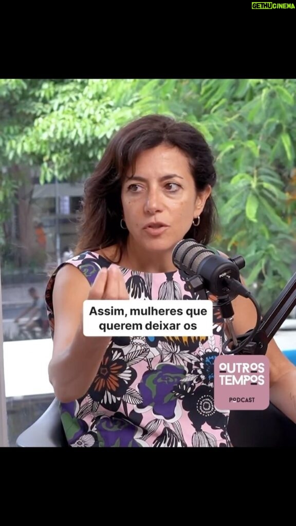 Marina Person Instagram - Se por um lado, as mulheres ganham muito na maturidade, por outro, existe uma cobrança do ponto de vista da estética que define de maneira cruel o que é a beleza e os padrões da sexualidade. Este foi mais um corte da conversa com Marina Person e Gustavo Ziller com a nossa apresentadora Candice Pomi. Para ver o episódio completo acesse os links na bio. Estamos no Spotfy, na Apple Podcast e nas principais plataformas de áudio. Se preferir, assista no nosso canal do YouTube. #maturidadefeminina #marinaperson #os50sãooutros50 #os60sãooutros60 #outrostempospodcast #beyondage