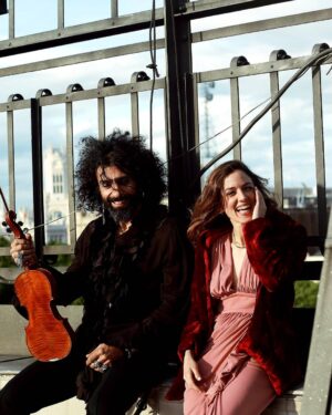 Marina Salas Instagram - Correr en la azotea del Palace y bailar en sus cocinas sólo te pasa en un videoclip del genio @aramalikian cuando dirige @natamorenodirige .Gracias por otro sueño cumplido amigos. Os quiero mucho. 💥"WATIF"💥 https://youtu.be/swi36EHRZjk

DP: @alana_mejia_gonzalez_dop 
MakiPelu: @charo_sanroman 
Coreografía: @aleidatorrent 
Junto a los maravillosos @jorgeuson @analapizarro @eugeniatenenbaum #teresaramón 📸@analapizarro
#QueSuerteLaMia

@thewestinpalacemadrid #watif #videoclip