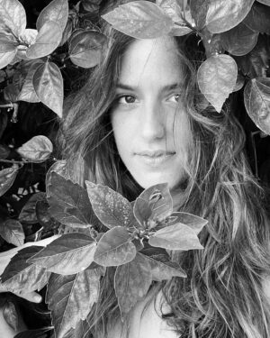 Marina Salas Instagram - De las fotos que nos hizo Javi este verano🌹

@javiercamara1 
@jessicabataille