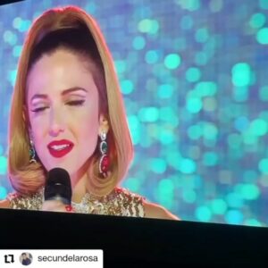 Marina Salas Instagram - Vamooos!!!Se viene @secundelarosa

#Repost @secundelarosa
• • • • • •
El milagro de El Cover ha sido terminar la película. Y que todos los artistas se hayan atrevido a cantar en vivo! GRACIAS VALIENTES! La peli es eso, vuestra voz. 
El confinamiento nos pillò a todo el equipo a los diez días de arrancar la peli y la verdad, parar meses, perder tanto por el camino, decorados, planos, incluso equipo y actores fue duro... y terminarla entre el miedo, las mascarillas, el desconcierto... pero más dura es la vida y todo lo que ha venido después para muchos. 
Así que estaré  feliz si quedan algunos momentos que anticipen todo lo que tengo ganas de hacer y que ya están cerca ( upcoming!!) 
Gracias a todas las actrices, actores, músicos ... Manuel y todo el equipo de Amazón, JR, Mi Orozco, Narcís y el equipazo de Universal, Elena y todo NEP capitaneado por Kiko, Tanta gente fantástica a la que agradecer! Todos los que siguieron en la aventura y ese equipazo que apareció tras el confinamiento para ayudarme a terminarla❤️ De Jhonny a Pollito! Todos! Tantas!! 
Esto no ha hecho Más que empezar, Maestro Mendez, Carooool!! Jorge, uff ... mi Terol! Y Manel, sin ti no hubiéramos soñado con Shirley, mi Susi Sanchez que apareció con su Magia, Ivàn, La Rancapino , bueno toda la música, la banda sonora es por ti 😌
Creo que este momento, de luminoso, es mítico. Gracias a Marina Salas, Àlex Monner y Lander Otaola y a cada uno de los artistas que aceptasteis mi propuesta. Gracias infinitas a todos los que estáis , formáis parte y habéis querido bien a este Proyecto. 
Vamoos!  EL COVER ( y mucho más que estoy deseando vivir) prontito❤️