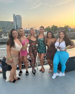 Marina Valmont Instagram - So many wonderful moments from  @xbizofficial Amsterdam. Thank you for another great event and amazing awards show.

#amsterdam #xbiz #europaawards