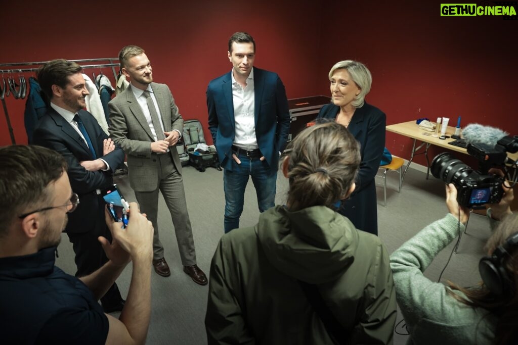 Marine Le Pen Instagram - Quelques instants avant le meeting 😉