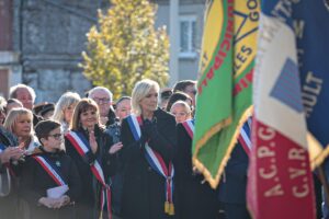 Marine Le Pen Instagram - Dans le sacrifice et l’espérance, 1,4 million de soldats français sont tombés pour défendre notre pays et notre liberté. Du fond de leurs tombes, ils nous rappellent avec force et gravité que la France n’est pas et ne sera jamais une cause perdue. #11Novembre