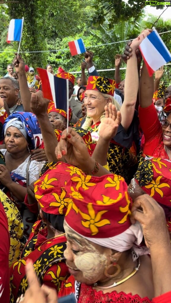 Marine Le Pen Instagram - Vive Mayotte ! 🫶🏻