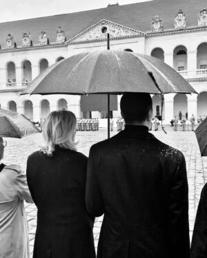 Marine Le Pen Instagram - 🇫🇷 Honneur aux 58 soldats de l’Armée française, tombés le 23 octobre 1983 à Beyrouth au Liban lors de l’attentat du Drakkar. 

40 ans après, nous n’oublions pas.