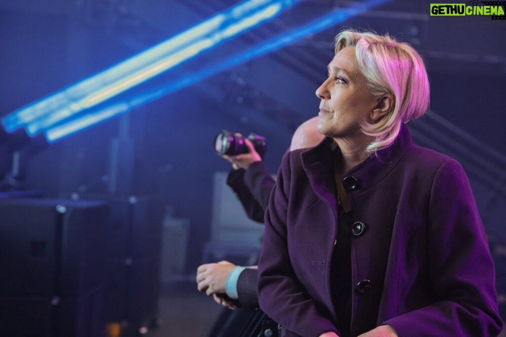 Marine Le Pen Instagram - Rendez-vous à 14h au Dôme de Paris !