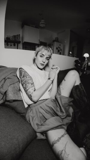 Marion Séclin Instagram - 💥 Short hair don’t care 

(Enfin, si, je me fiche pas de tout, y’a quand même des choses qui m’importent, une nouvelle coupe de cheveux ça modifie pas la psyché, genre subitement j’allai  m’en cogner de tout, mais absolument pas tsé)
📸 la merveilleuse @luciebremeaultphoto
