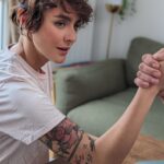 Marion Séclin Instagram - J’ai commandé du courage sur Internet mais j’ai pas encore été livrée 😅    #Piquantes, vendredi 3 novembre à 21:00