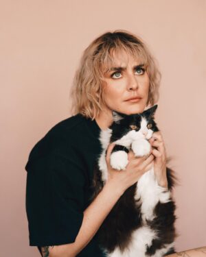 Marion Séclin Instagram - ✨ As the French says
« Ce soir, les gentiques »

🌱 @elliot.aubin
🌷 @nialimane
🌻 Nouveau projet en cours…

#glow #boulette #plusbellequelaplusbelledetescopines