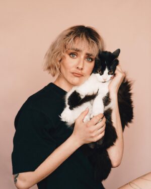 Marion Séclin Instagram - ✨ As the French says
« Ce soir, les gentiques »

🌱 @elliot.aubin
🌷 @nialimane
🌻 Nouveau projet en cours…

#glow #boulette #plusbellequelaplusbelledetescopines