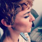 Marion Séclin Instagram - C'est bientôt la fin de la saison des tournages de Piquantes de @lachaineteva et de ce fait la fin de l'audacieuse série "J'avoue" de @marionseclin ✨ Des moments juste parfaits, du 1er épisode à ajd 🌸 Merci pour tout Marion ❣️ T'es incroyable 🌸 ainsi que toute l'équipe 👏💋 @flosabat @antoineleguernic @opheetlesinternets !! À mardi pour le final 👐🌟🎬
