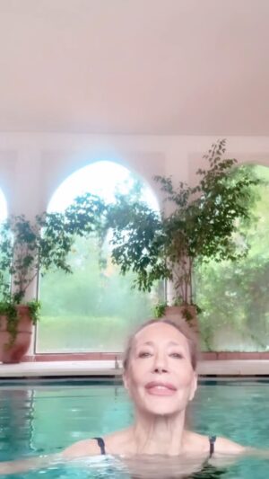 Marisa Berenson Instagram - Sharing the peace and the blessed moment with you🙏🦋🌴🌞💖

#marisaberenson