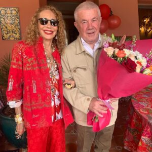 Marisa Berenson Instagram - Birthday lunch with loving friends ❤️❤️❤️❤️❤️ 

@villiersdesaintemarie_ @bernarddanillon @romeogiglicollections @yannrehaan #laragigli @virginiedegournay @adrianabittencourtprivate @homero.mac @jeanlouishaguenauer 

#marisaberenson #marrakech