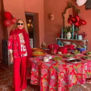 Marisa Berenson Instagram - Birthday lunch with loving friends ❤️❤️❤️❤️❤️ 

@villiersdesaintemarie_ @bernarddanillon @romeogiglicollections @yannrehaan #laragigli @virginiedegournay @adrianabittencourtprivate @homero.mac @jeanlouishaguenauer 

#marisaberenson #marrakech
