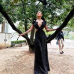 Marisa Cruz Instagram - Este foi o vestido que usei ontem na apresentação do “Face Model of the Year”, acho que foi a escolha certa para mim. O que acham? #facemodeloftheyear2023 #facemodelagency #fatimalopesfashiondesigner #jardimbotanicodaajuda #antoniarosaatelier