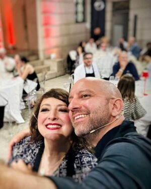 Marisa Passera Instagram - Momenti sparsi di plad 💖 1-la mia amica che nel 1997 mi ha detto adesso facciamo la radio e non abbiamo mai smesso 🎙️ grazie per sempre  P 💖2-il mio indiscutibile talento per il ballo 💃🏻 3-Ogni sera vorrei essere a cena con Matte, a cena con Deejay 🍝 4- il fuoco dell’ amicizia 🔥 5-🩷6-🩷 ( importunando gli artisti ) 7-che meraviglia incontrarvi ovunque e volersi così bene , noi siamo famiglia, noi siamo radio deejay ✨8- hey Laura 😂✌️#partylikeadeejay