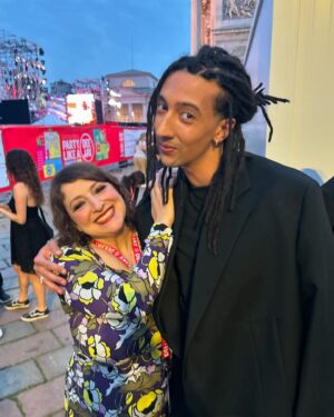 Marisa Passera Instagram - Momenti sparsi di plad 💖 1-la mia amica che nel 1997 mi ha detto adesso facciamo la radio e non abbiamo mai smesso 🎙️ grazie per sempre  P 💖2-il mio indiscutibile talento per il ballo 💃🏻 3-Ogni sera vorrei essere a cena con Matte, a cena con Deejay 🍝 4- il fuoco dell’ amicizia 🔥 5-🩷6-🩷 ( importunando gli artisti ) 7-che meraviglia incontrarvi ovunque e volersi così bene , noi siamo famiglia, noi siamo radio deejay ✨8- hey Laura 😂✌️#partylikeadeejay