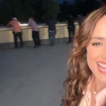 Marisol del Olmo Instagram - La foto. La foto de la foto. (… o el “cómo se ve de afuera”.) Elige tus batallas y aunque parezca fuertísima e inconcebible tu “deslealtad” al mundo. ELÍGETE A TI. Antes que a nadie … Quiérete a ti, cuídate a ti , defiéndete a ti. Tú eres el mejor motivo.