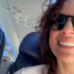 Marisol del Olmo Instagram - Que precioso viaje resultó llevar @mammamia_mx al increíble público de MONTERREY! Un viaje en todos los sentidos. De reencontrarnos, de reconciliarnos de reconocernos y de darnos todo el amor que llevábamos más de un mes de no darnos. Parecíamos niños chiquitos todo el tiempo. En el avión de ida, de vuelta, en camerinos… no paramos de reír. Creer por un instante que no lo íbamos a lograr. Dar la primera función y salir sobrepasados por las risas, los aplausos y esos miles de REGIOS que cantaron y bailaron con nosotros. El primer video… es como se vivió de afuera. Gracias @emmanek por capturarlo. El segundo… es como se vivió de adentro. (Que Dios me perdone por traer el cel escondido en la bota😅). Los demás… nosotras pendejeando/ensayando en el avión. Pero.. se logró!! “A la fregada con todo”!! 😂 Es LO MÁS tenerte @gicela_sehedi !! En verdad éramos unos niños jugando a lo que más nos gusta @luja_ . Gracias @gaperroni y @danielvillafane por llevarnos a tan buen puerto. ❤️👈🏼✨🥹 Ahora… agárrate PUEBLA porque ahí te vamos !! Gracias por las hermosas fotos @lezliegarcialg ❤️✨ te rifaste!!