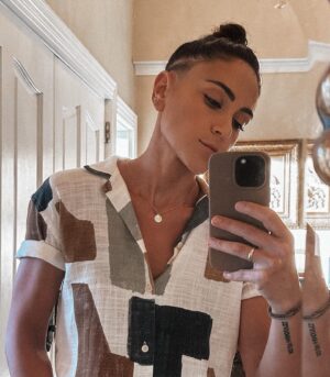 Marissa Gialousis Instagram - 🙃

•
•
•
•
#tomboyfashion #tomboy #tomboystyle #tomboylook #androgynous #tomboymodel #lesbiansofig #lesbian #lesbiansofinstagram