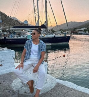 Marissa Gialousis Instagram - thinkin about the πεταλίδες I’m gonna eat tomorrow 🥰 

•
•
•
•
#greece #kalymnos #tomboyfashion #tomboy #tomboystyle #tomboylook #lesbiansofig #lesbian #lesbiansofinstagram