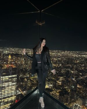 Marissa Jade Instagram - Sky High 🌑🏙️

#NYC #CityNights #SkyLine #SkyHigh #Views #ViewsForDays #TheView #NewYorker