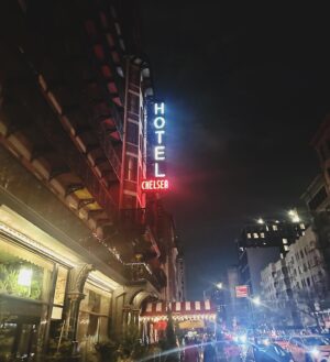 Maritza Veer Instagram - Living my “Pretty Woman” fantasy💋 
.
.
.
#Vday #Valentines #happyvalentines #love #reddress #prettywoman #hotelchelsea #nyc
