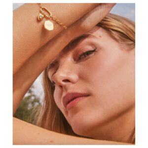 Maritza Veer Instagram - ✨New for @kendrascott ✨ Who doesn’t like pretty things …💕
.
#jewelry #finejewelry #diamonds #statementpiece #beauty #itsallintheeyes #friyay #love #foreverlove #summer #vacation